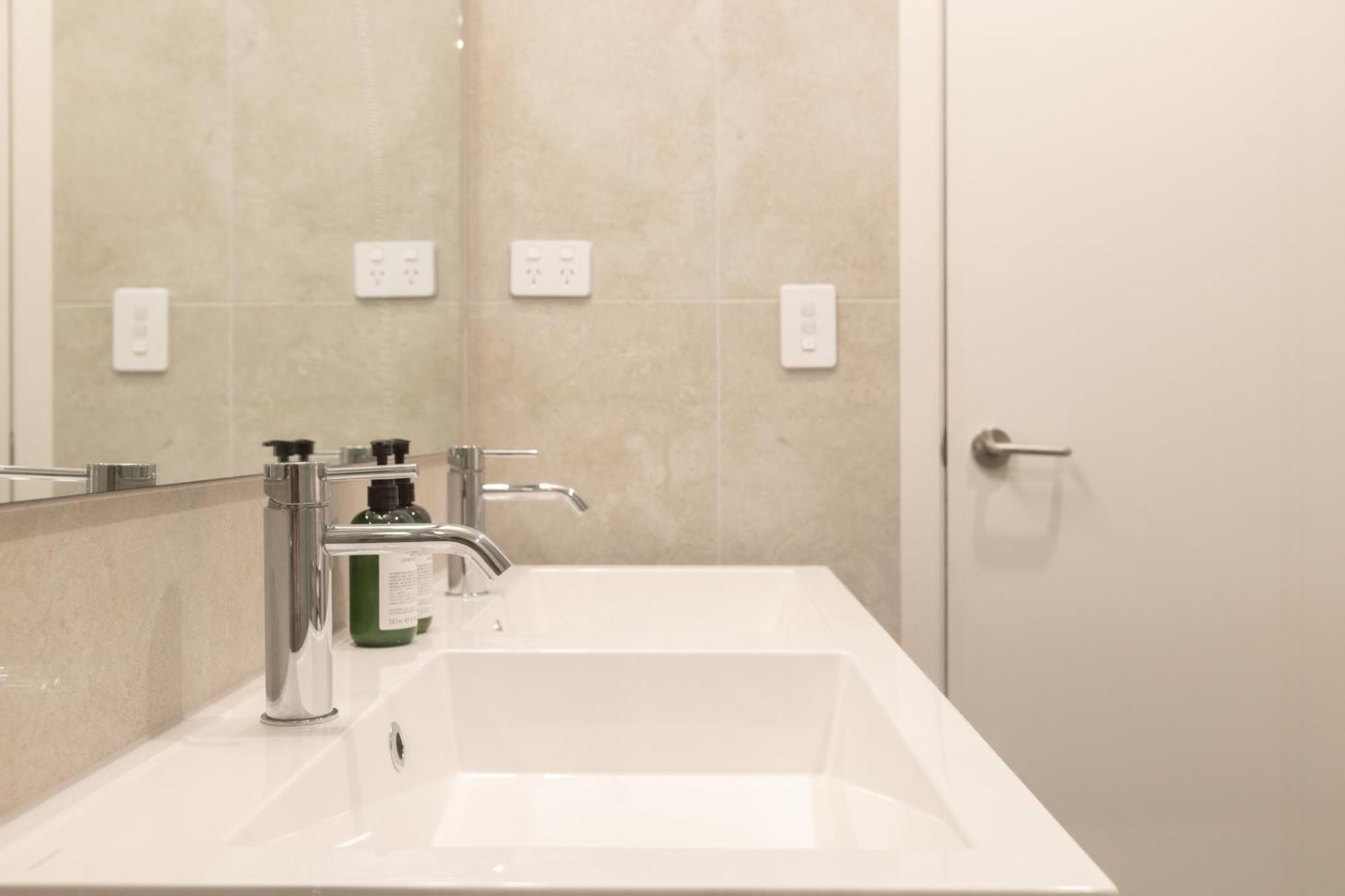 Luxury 2 Bedroom Cbd Apartment With Free Parking Christchurch Exterior foto
